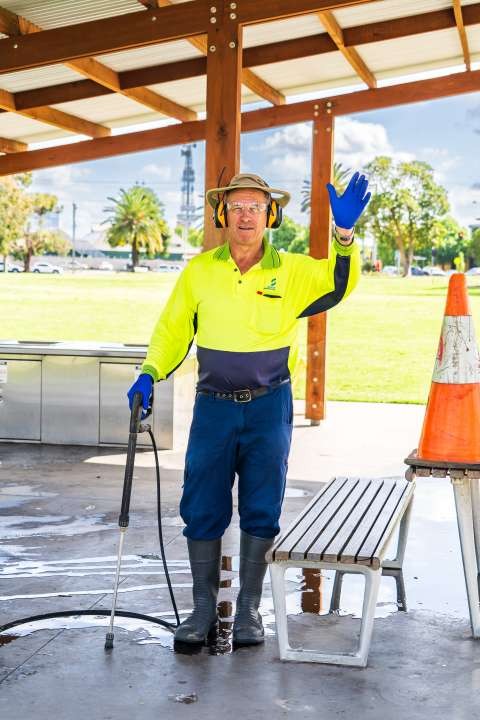 Maintenance team Queens Garden and parks  DSC0675 Lingy Harhangi 56