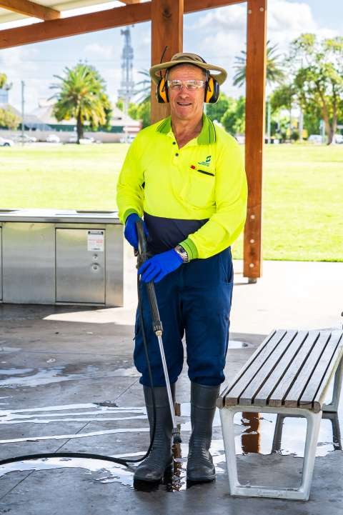 Maintenance team Queens Garden and parks  DSC0678 Lingy Harhangi 57