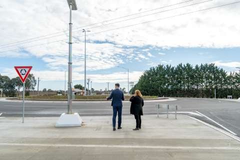 Cr Sali and Minister Horne 4